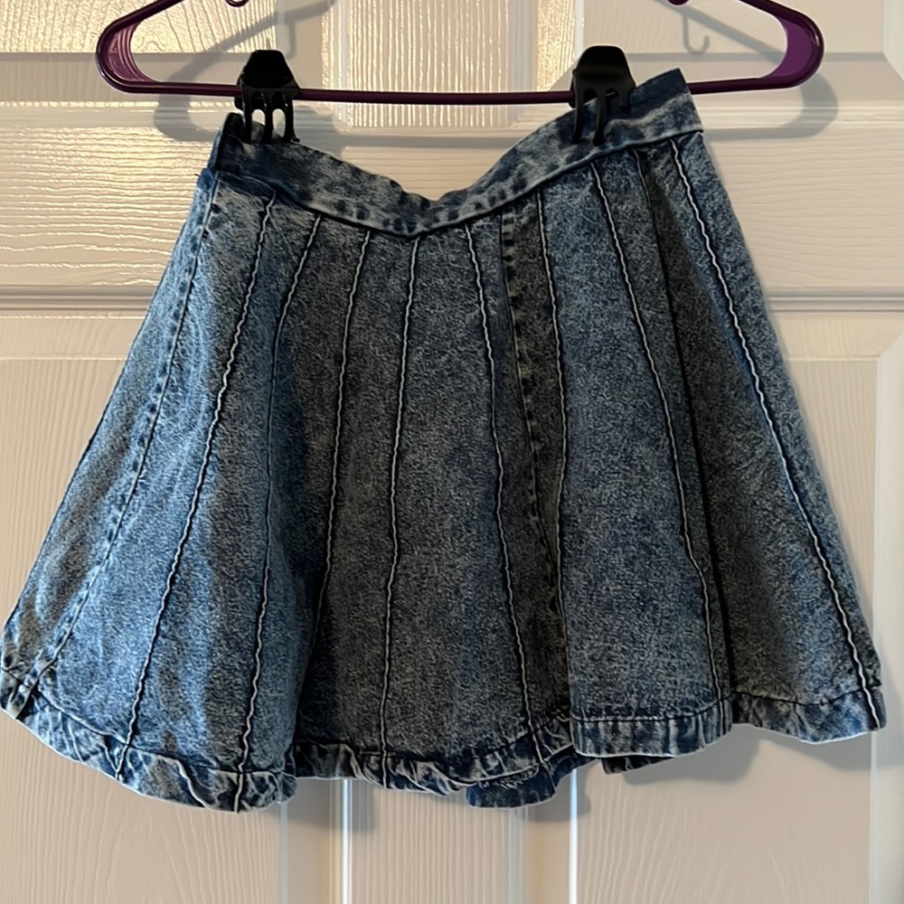 Acid wash denim pleated skater mini skirt XS